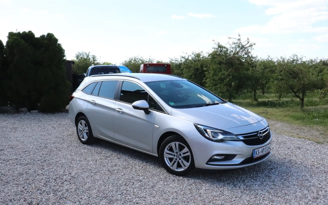 Opel Astra cena 42950 przebieg: 135654, rok produkcji 2019 z Kosów Lacki małe 326